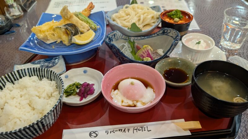 リバーサイドＨＯＴＥＬ
・夕食１