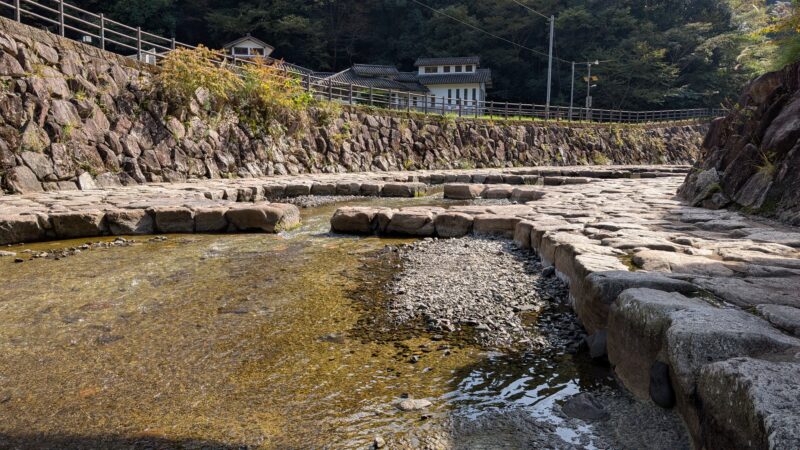 猪谷川水辺公園２
水辺の遊び場