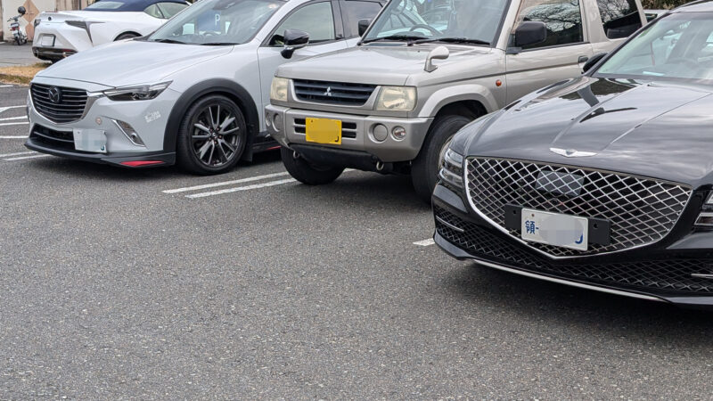 4熊野本宮大社10
どこかの大使館の車