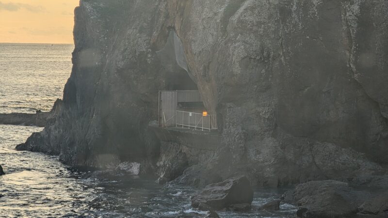 8ホテル浦島・朝食バイキング4
日昇館のバイキング会場から見えるアレ