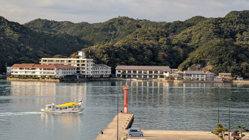 ８ホテル浦島・景色３ （背景：大江戸温泉物語 ＴＡＯＹＡ那智勝浦、旧・越之湯）
