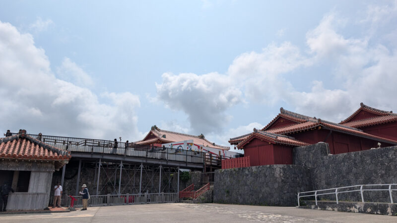 首里城3
瑞泉門と奉神門の間にある広場